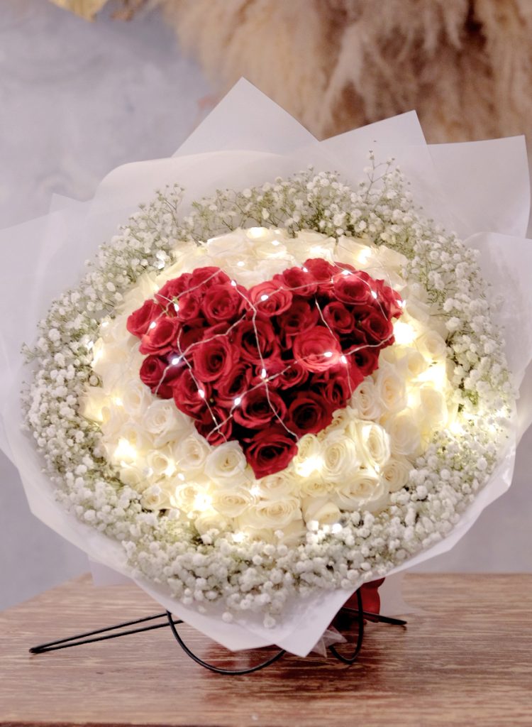 100 roses romantic bouquet